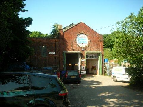 Trident Trailers, Medway Road/Quarry Road></td>
</tr>
    
<tr align=
